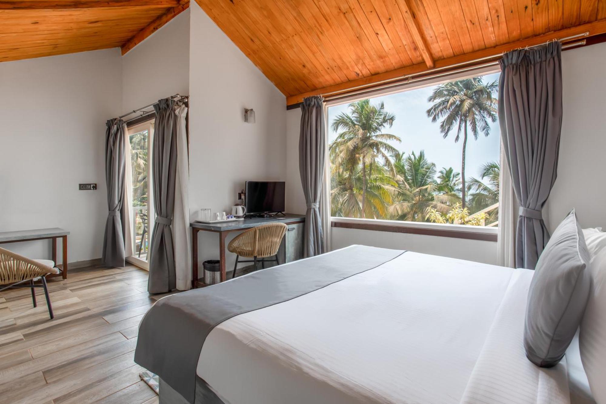 Stone Wood Beach Resort, Vagator Ngoại thất bức ảnh