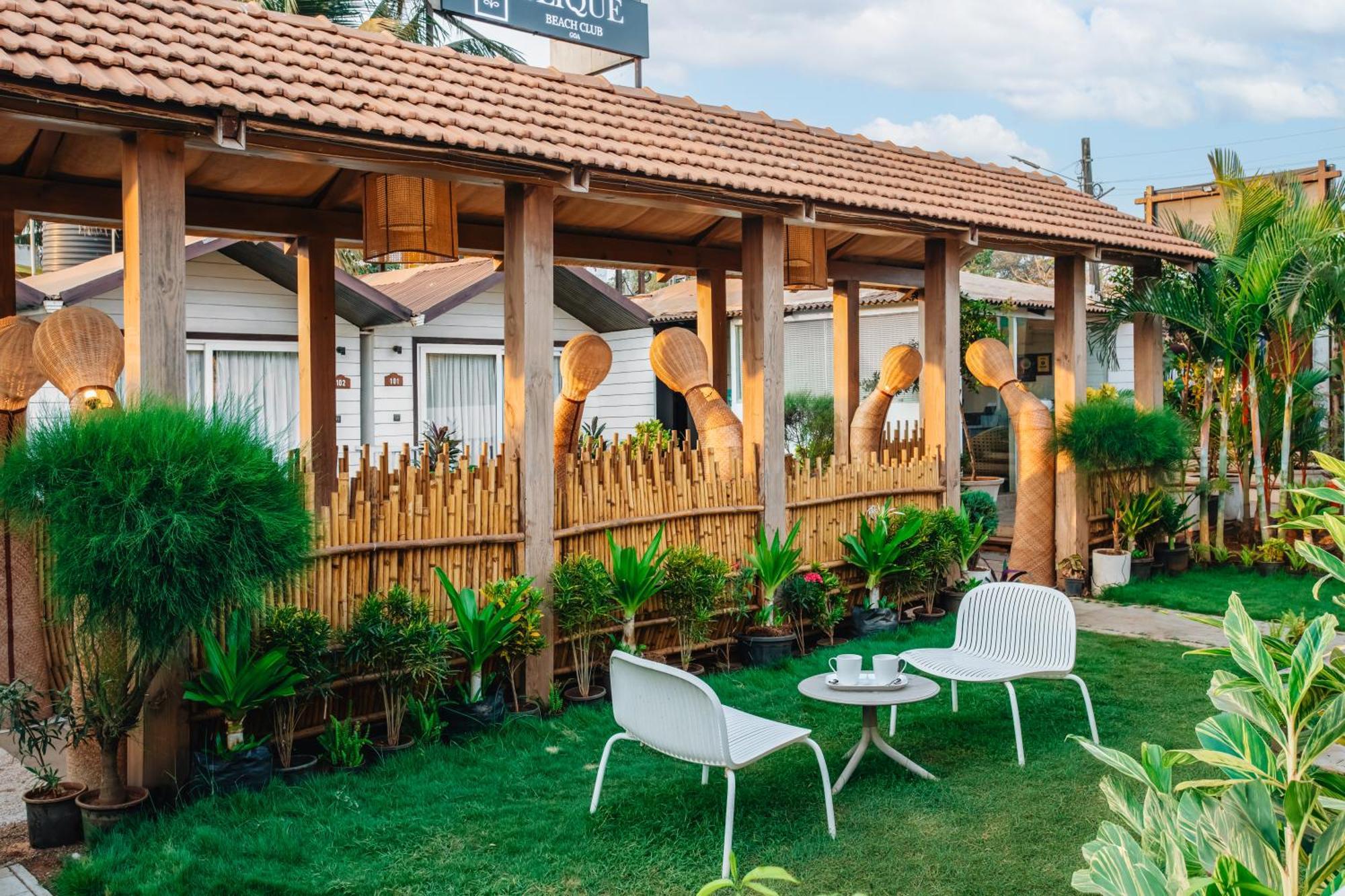 Stone Wood Beach Resort, Vagator Ngoại thất bức ảnh