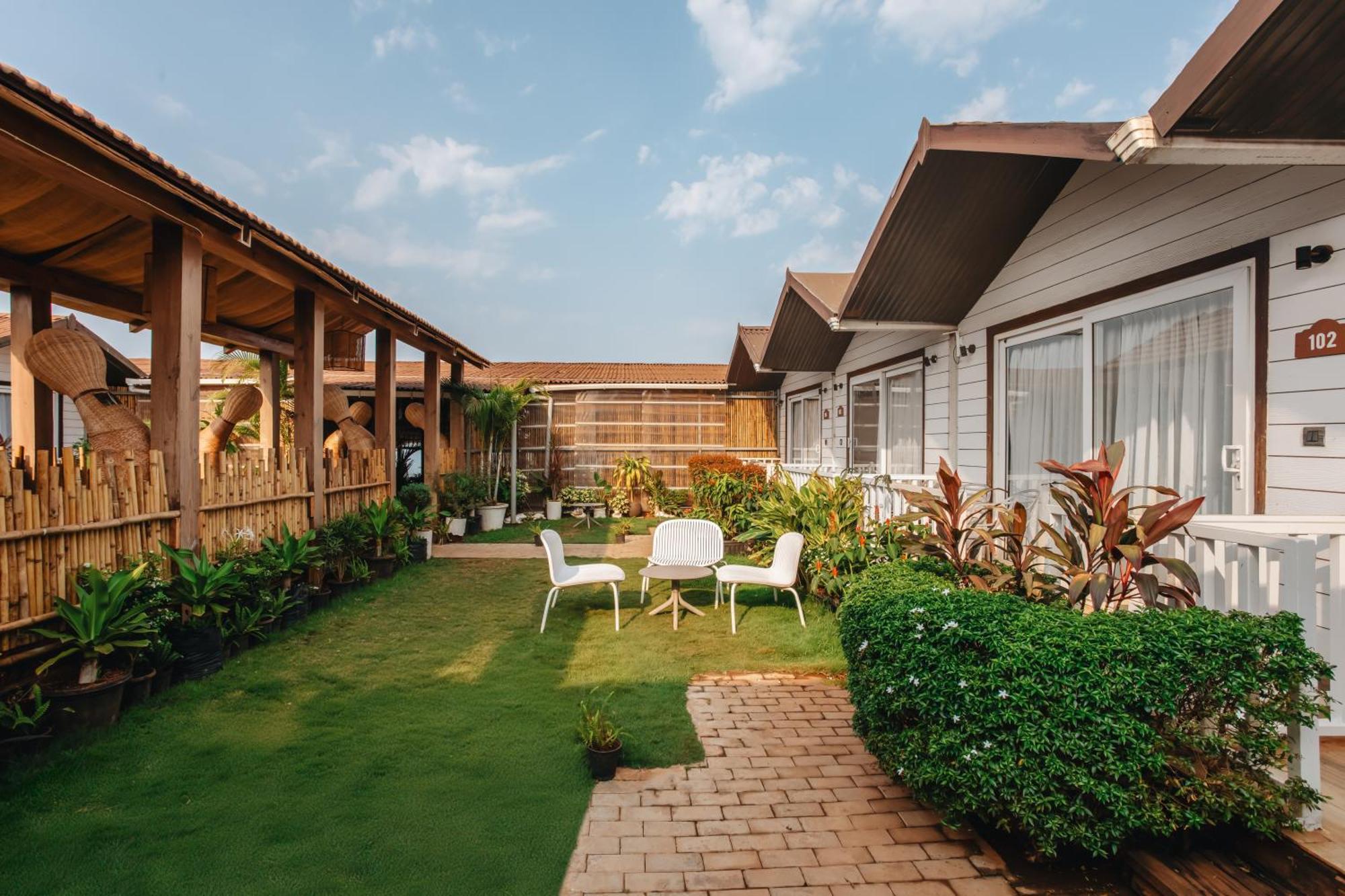Stone Wood Beach Resort, Vagator Ngoại thất bức ảnh