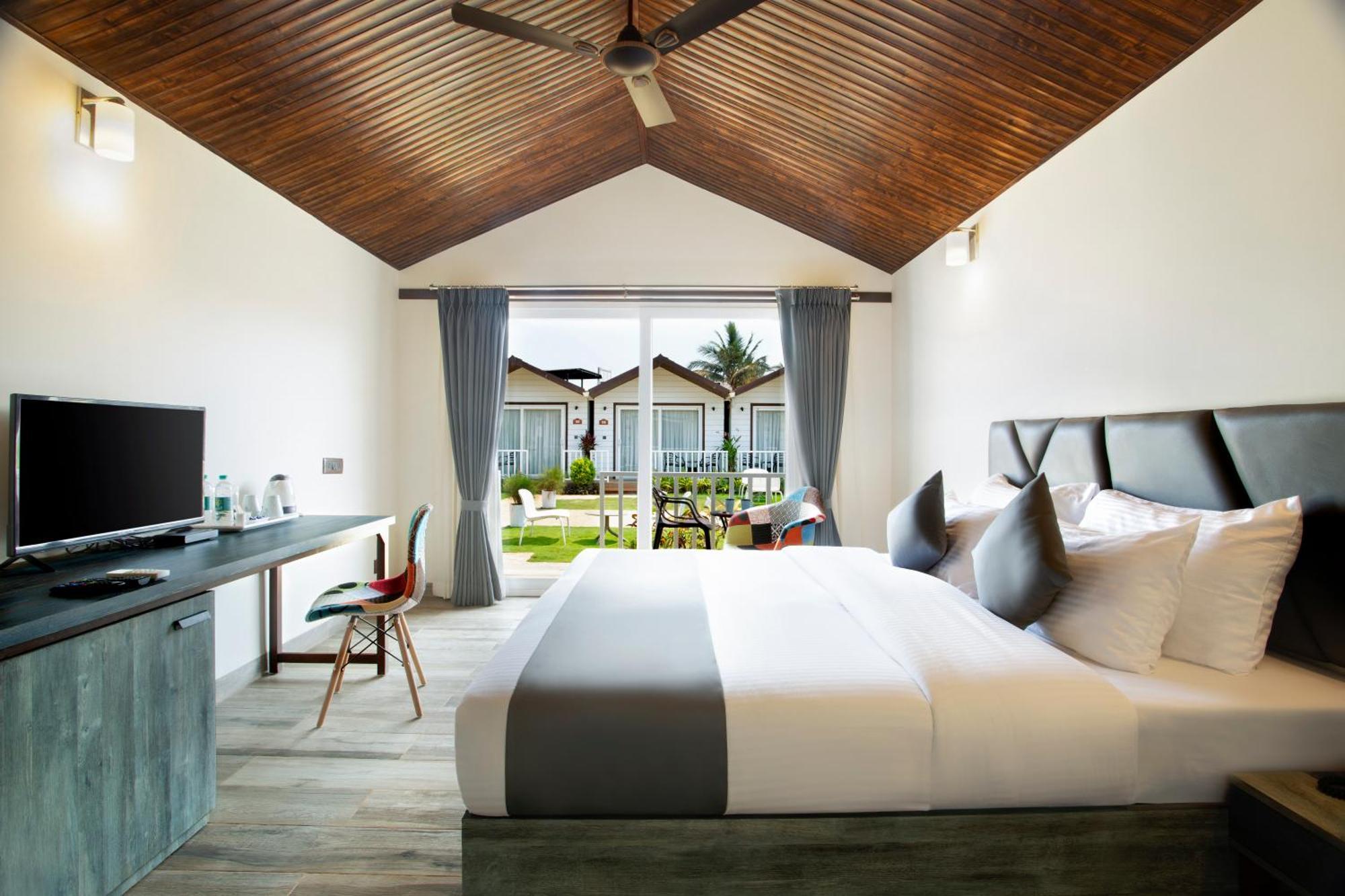 Stone Wood Beach Resort, Vagator Ngoại thất bức ảnh