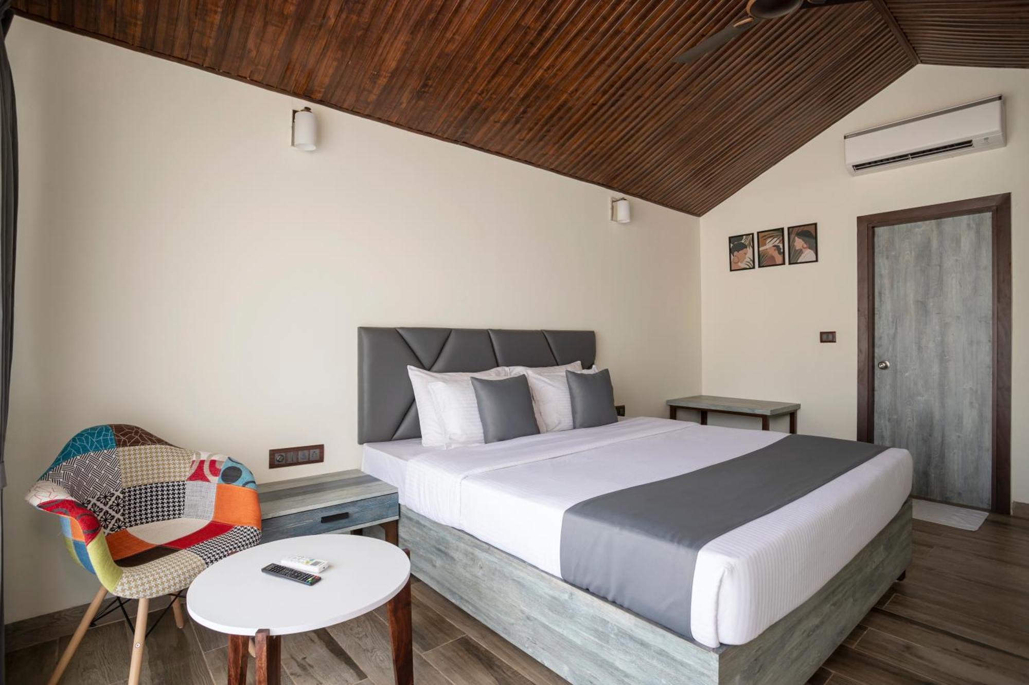 Stone Wood Beach Resort, Vagator Ngoại thất bức ảnh