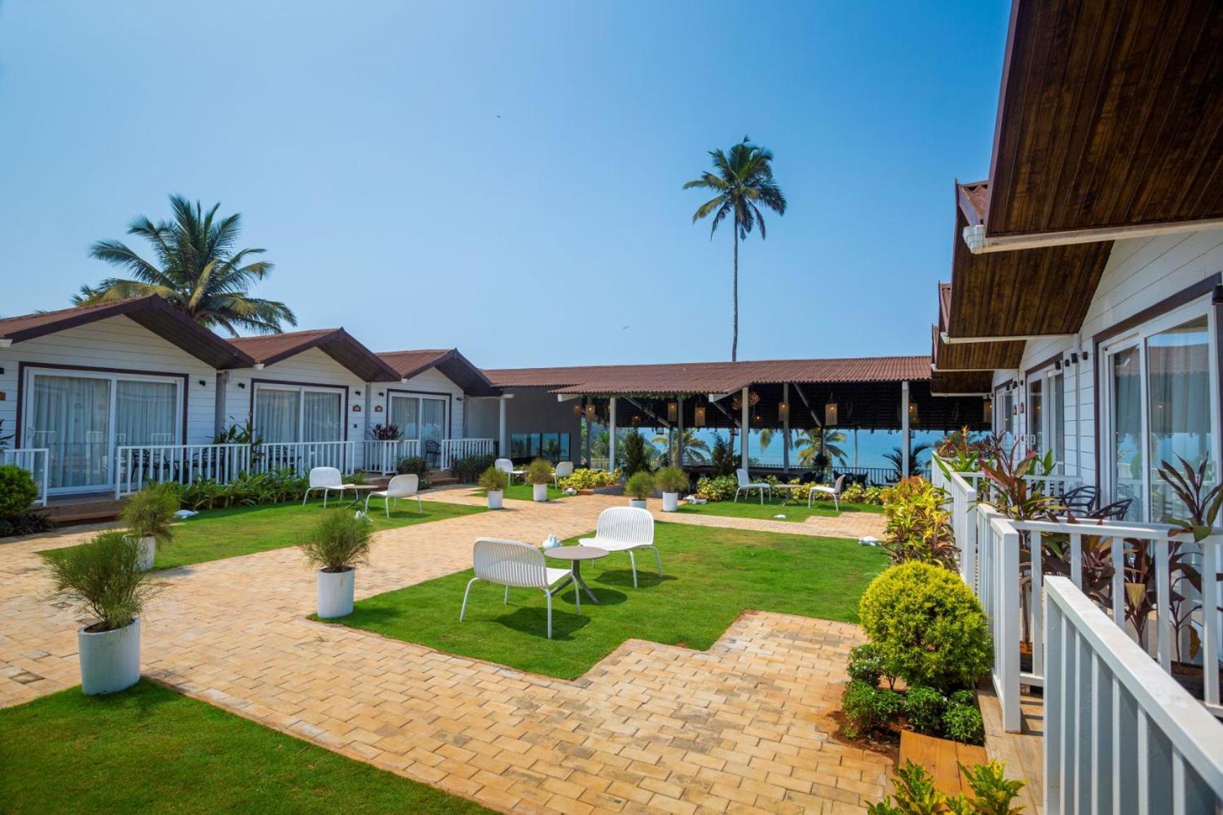 Stone Wood Beach Resort, Vagator Ngoại thất bức ảnh